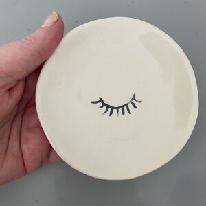 RAE DUNN SMALL & ROUND EYELASH TRINKET DISH IN WHITE